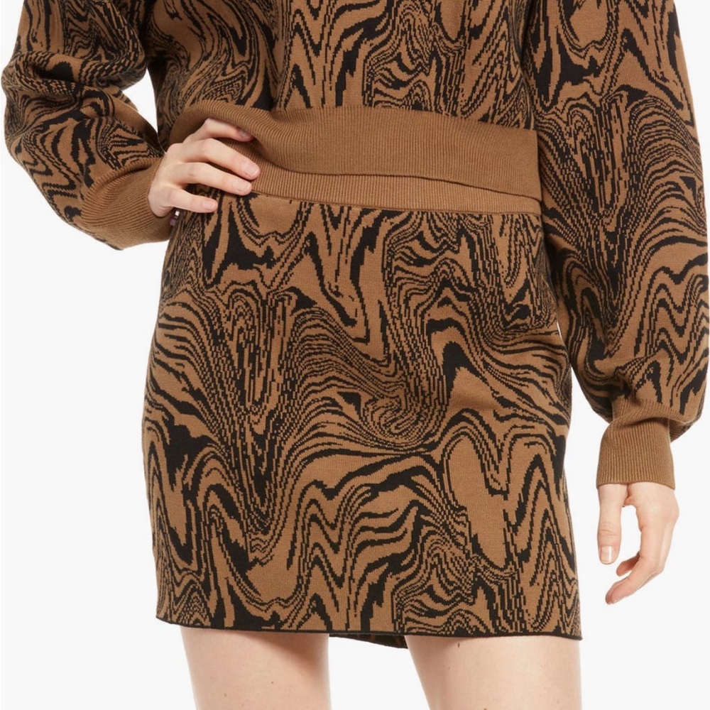 Good American SWIRL INTARSIA MINI SKIRT SEPIA